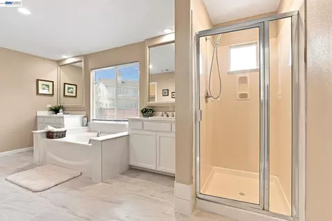 Bath - 3214 Breaker Ct, Vallejo, CA 94591 photo 4 of 4