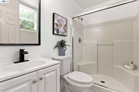 Bath - 3214 Breaker Ct, Vallejo, CA 94591 photo 1 of 4