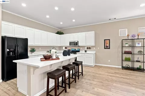 Kitchen - 3214 Breaker Ct, Vallejo, CA 94591 photo 2 of 3