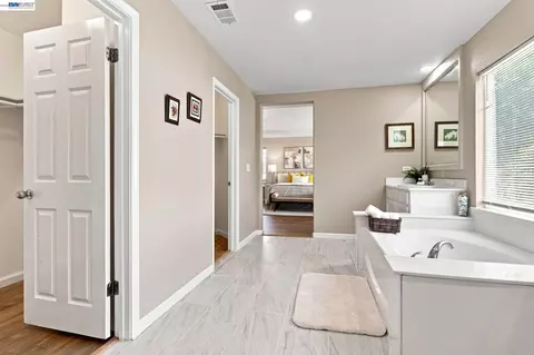 Entry Way - 3214 Breaker Ct, Vallejo, CA 94591 photo 6 of 7