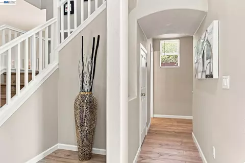 Entry Way - 3214 Breaker Ct, Vallejo, CA 94591 photo 3 of 7
