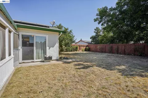 Exterior - 478 Ribier Ct, Manteca, CA 95336 photo 6 of 9