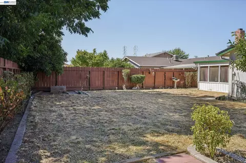 Exterior - 478 Ribier Ct, Manteca, CA 95336 photo 9 of 9