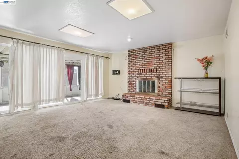 Living - 478 Ribier Ct, Manteca, CA 95336 photo 4 of 6