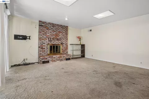 Living - 478 Ribier Ct, Manteca, CA 95336 photo 5 of 6