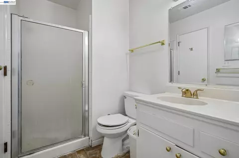 Bath - 478 Ribier Ct, Manteca, CA 95336 photo 2 of 3