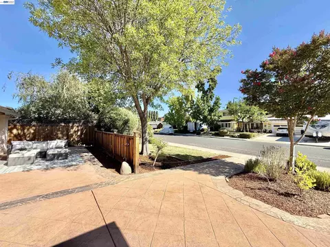 Exterior - 2249 Stonebridge Rd, Livermore, CA 94550 photo 7 of 20