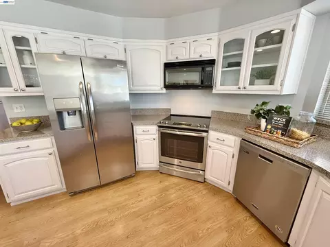 Kitchen - 2249 Stonebridge Rd, Livermore, CA 94550 photo 2 of 9