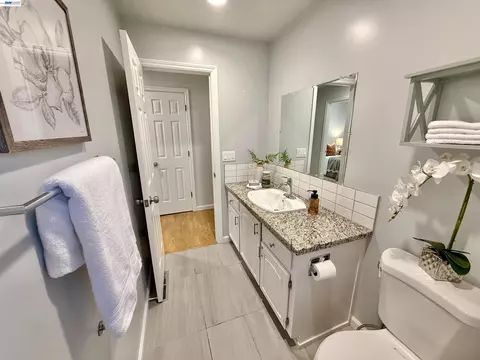 Bath - 2249 Stonebridge Rd, Livermore, CA 94550 photo 2 of 4