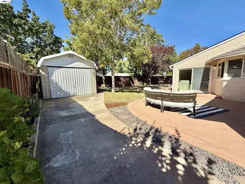Exterior - 2249 Stonebridge Rd, Livermore, CA 94550 photo 12 of 20