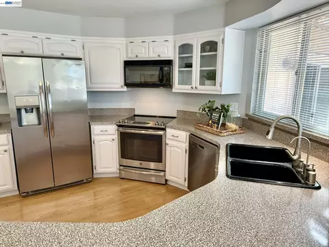 Kitchen - 2249 Stonebridge Rd, Livermore, CA 94550 photo 3 of 9