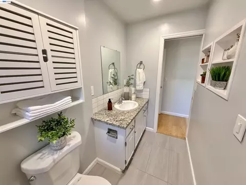 Bath - 2249 Stonebridge Rd, Livermore, CA 94550 photo 4 of 4