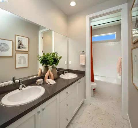Bath - 386 Caspian Way, Napa, CA 94558 photo 1 of 2