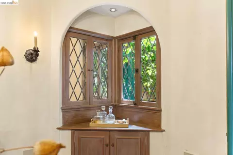 Entry Way - 1411 Hawthorne Ter, Berkeley, CA 94708 photo 2 of 4