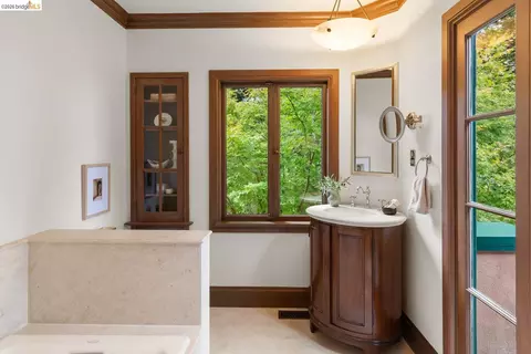 Bath - 1411 Hawthorne Ter, Berkeley, CA 94708 photo 4 of 8