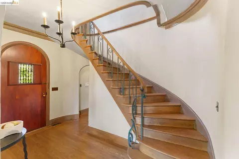Entry Way - 1411 Hawthorne Ter, Berkeley, CA 94708 photo 3 of 4