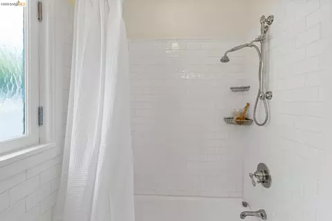 Bath - 1411 Hawthorne Ter, Berkeley, CA 94708 photo 6 of 8