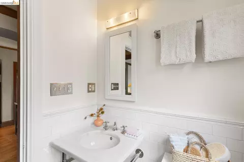 Bath - 1411 Hawthorne Ter, Berkeley, CA 94708 photo 5 of 8