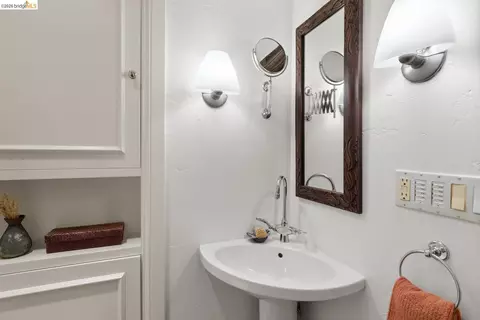 Bath - 1411 Hawthorne Ter, Berkeley, CA 94708 photo 7 of 8
