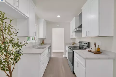 Kitchen - 327 Kingston Ave, Martinez, CA 94553 photo 2 of 4