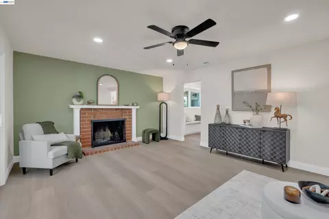 Living - 327 Kingston Ave, Martinez, CA 94553 photo 2 of 4