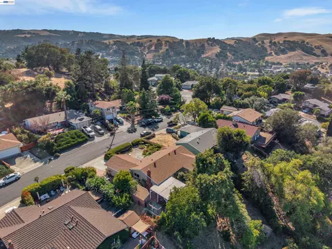 View/Area - 327 Kingston Ave, Martinez, CA 94553 photo 9 of 10