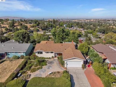 View/Area - 327 Kingston Ave, Martinez, CA 94553 photo 4 of 10