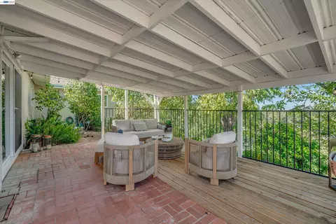 Exterior - 327 Kingston Ave, Martinez, CA 94553 photo 2 of 16