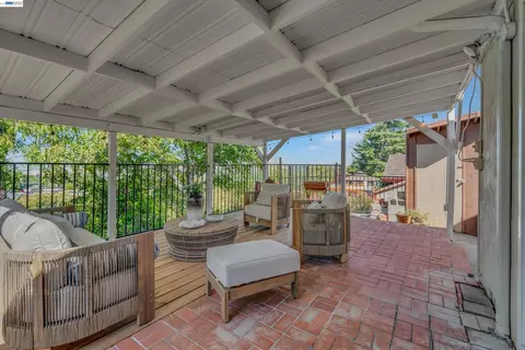Exterior - 327 Kingston Ave, Martinez, CA 94553 photo 3 of 16