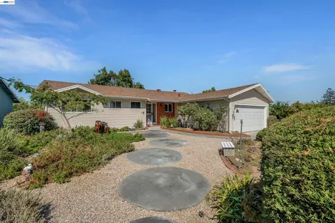 Exterior - 327 Kingston Ave, Martinez, CA 94553 photo 5 of 16