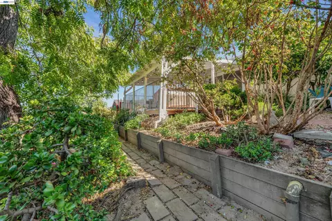 Exterior - 327 Kingston Ave, Martinez, CA 94553 photo 10 of 16