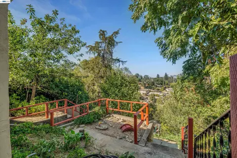 Exterior - 327 Kingston Ave, Martinez, CA 94553 photo 9 of 16
