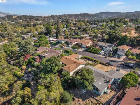 View/Area - 327 Kingston Ave, Martinez, CA 94553 photo 8 of 10