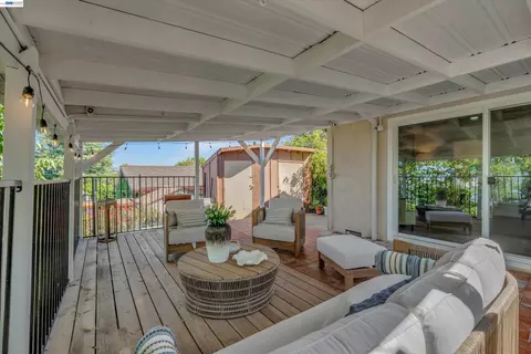 Exterior - 327 Kingston Ave, Martinez, CA 94553 photo 4 of 16