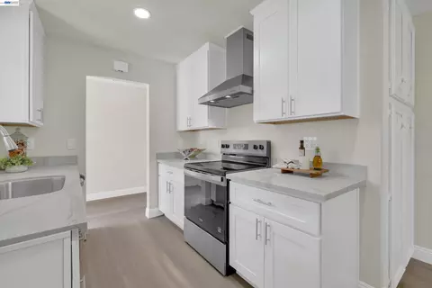 Kitchen - 327 Kingston Ave, Martinez, CA 94553 photo 1 of 4