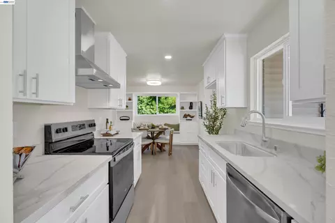 Kitchen - 327 Kingston Ave, Martinez, CA 94553 photo 4 of 4