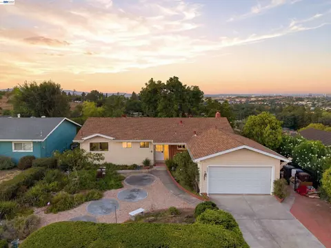 View/Area - 327 Kingston Ave, Martinez, CA 94553 photo 1 of 10