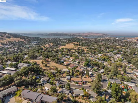View/Area - 327 Kingston Ave, Martinez, CA 94553 photo 10 of 10
