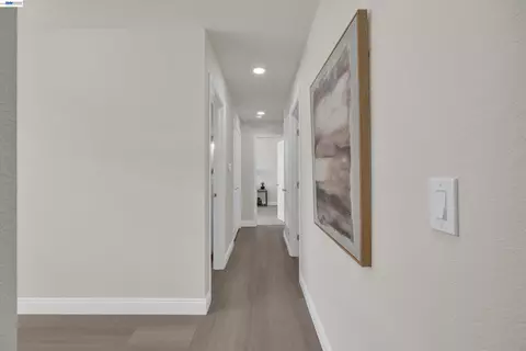 Entry Way - 327 Kingston Ave, Martinez, CA 94553 photo 2 of 2