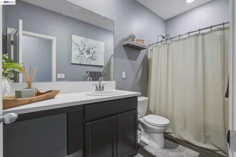 Bath - 726 Sudbrook Ct, Patterson, CA 95363 photo 2 of 3