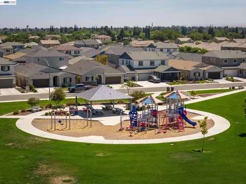 View/Area - 726 Sudbrook Ct, Patterson, CA 95363 photo 6 of 7