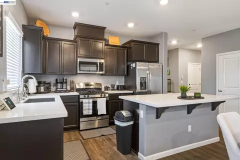 Kitchen - 726 Sudbrook Ct, Patterson, CA 95363 photo 4 of 4