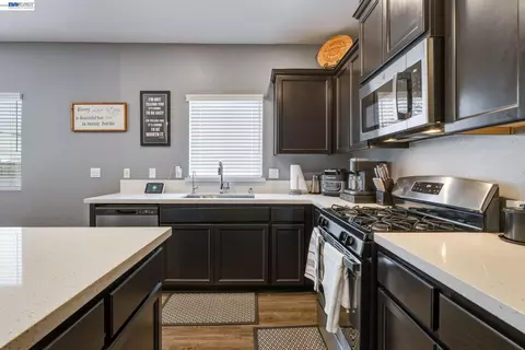Kitchen - 726 Sudbrook Ct, Patterson, CA 95363 photo 2 of 4
