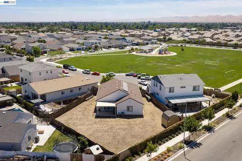 View/Area - 726 Sudbrook Ct, Patterson, CA 95363 photo 4 of 7