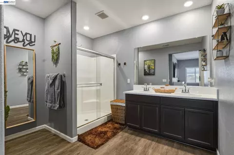 Bath - 726 Sudbrook Ct, Patterson, CA 95363 photo 3 of 3
