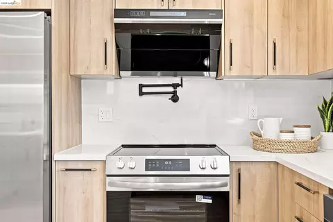 Kitchen - 509 Junipero St, Pleasanton, CA 94566 photo 5 of 10