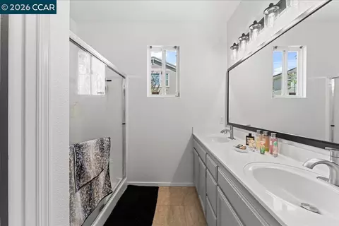 Bath - 563 Silver Saddle Dr, Pittsburg, CA 94565 photo 3 of 3