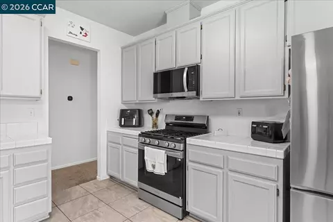 Kitchen - 563 Silver Saddle Dr, Pittsburg, CA 94565 photo 2 of 3
