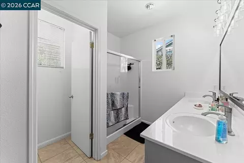 Bath - 563 Silver Saddle Dr, Pittsburg, CA 94565 photo 2 of 3