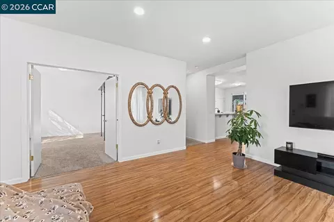 Living - 563 Silver Saddle Dr, Pittsburg, CA 94565 photo 4 of 4